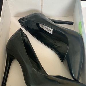 Steve Madden Black Pump